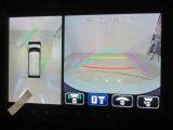パノラミックビューモニター付きです。車両を上から見たような映像をディスプレイオーディオ画面に表示。運転席からの目視だけでは見にくい、車両周辺の状況をリアルタイムでしっかり確認できます。