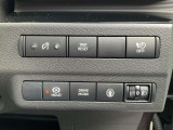 ハンドル右奥には各種設定スイッチがあります。運転者がスッと手を伸ばせば操作できので便利です。