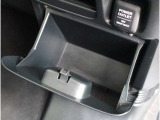 操作性に優れた運転席となります!小物入れや各ボタンの配置にこだわり、使いやすいです!座り心地もよく視認性も良好なのでロングドライブもお任せ下さい!