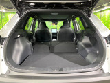 普段のお買い物や通勤、送迎等に十分な荷室スペースを確保しております。セカンドシートを倒すと、大きな荷物の積載も可能です♪
