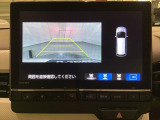 バックでの車庫入れも安心です! リアカメラが付いているバックモニター付のナビを装備しております。バンパーについているソナーや、操作線もついており距離感も画面から確認できます。