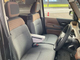 運転席・助手席の方が座るシートです。実際お座りいただくのが、分かりやすいと思います。お気軽にご来店ください