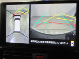 パノラミックビューモニター付きです。車両を上から見たような映像をディスプレイオーディオ画面に表示。運転席からの目視だけでは見にくい、車両周辺の状況をリアルタイムでしっかり確認できます。
