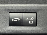 【パワーバックドア】スマートキーや運転席のボタンを押すだけでリアゲートが自動で開閉します!荷物を持っている時や、高い位置にあるバックドアを閉める際に便利な機能です♪