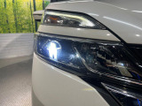 【LEDヘッドライト】悪天候や夜間走行時も良好な視界を確保し安心して運転できる高輝度LEDヘッドライトを装備!点灯速度が早く、消費電力も抑えられています。