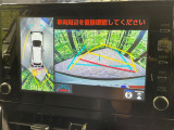 【パノラミックビューモニター】専用のカメラにより、上から見下ろしたような視点で360度クルマの周囲を確認することができます☆死角部分も確認しやすく、狭い場所での切り返しや駐車もスムーズに行えます。