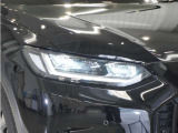 【LEDヘッドライト】省電力で、明るく遠くまで照らし、夜道や雨天などの走行の際、安心感を高めます。オートライト機構で周囲の明るさを感知し、自動で点灯、消灯します。