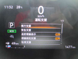 車両の各種設定はステアリングスイッチで目線をそらさず操作できます。