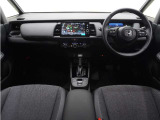◆視界広々で非常に運転しやすくロングドライブでも疲れを感じさせないすっきりとまとまったインパネ周りです。