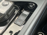 【オートブレーキホールド】ブレーキペダルを踏んで停車すると、ブレーキペダルから足を離してもクルマがブレーキ力を維持!! 踏み続けなくていいから足の疲れを緩和します!!