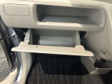 グローブボックス。