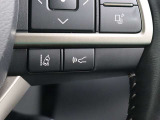 レーダークルーズコントロール(全車速追従機能付)が装備されています。高速道路で定速走行だけでなく、0km/hから約100km/hの広い範囲で先行車との車間距離を適切に保ちながら追従走行ができます。