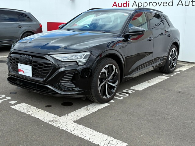 Q8 e-tron 55 クワトロ Sライン 4WD