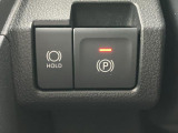 便利で快適な電動パーキングブレーキを装備!停車したときにブレーキペダルから足を離しても停車を維持する『ホールド機能』が付いています。渋滞時等、ずっとブレーキペダルを踏んでいなくても良いので運転が楽に♪