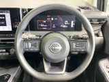 インテリアに合わせたデザインのステアリングは、運転される方のことも考え、運転しやすい形状、大きさです。是非一度、実際に触ってお確かめください。