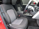 運転席は、細やかな調整が可能なパワーシートになっています。2ポジションメモリーが可能ですので、運転手交代に備えて2名分のポジション登録がお奨めです。