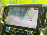 【バックカメラ】駐車時に後方がリアルタイム映像で確認できます。大型商業施設や立体駐車場での駐車時や、夜間のバック時に大活躍!運転スキルに関わらず、今や必須となった装備のひとつです!