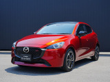 世界統一名称の『MAZDA2』となったコンパクト。「Be a Driver」のスローガンのもと、最適なドライビングポジションを提供できる室内空間と思い通りの走行性能を持った、クラスを超えたお車です!