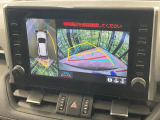 【パノラミックビューモニター】専用のカメラにより、上から見下ろしたような視点で360度クルマの周囲を確認することができます☆死角部分も確認しやすく、狭い場所での切り返しや駐車もスムーズに行えます。
