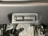 ハンドルの真下にETCがついています。高速道路の料金所の通過も楽々です。カードの取り出しもしやすい場所についています。