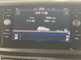 タッチスクリーンを採用。従来のナビゲーションシステムの域を超える、車両を総合的に管理するインフォテイメントシステムです。