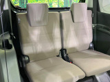 床下収納式のサードシートです。座席部分をコンパクトに収納でき、広大な荷室スペースとしてお使いいただけます!乗車人数や荷物の量など利用シーンに合わせて3列目を有効活用でき、とっても便利♪