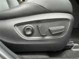 パワーシート搭載。微妙な調整が手軽にでき、最適なポジションで運転することが可能です。