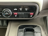 運転席/助手席シートヒーターで寒い日もすぐに温かくなり快適に過ごせます。2段階の温度調整が可能です