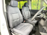 運転席シート廻りは使用感も少なく、良好な状態となっています。前オーナー様が丁寧に使っていたことがよくわかりますね。