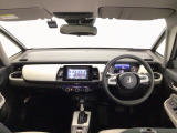 【前方視界】開放的な前方視界!運転がしやすく疲れにくいです♪窓が大きく、見通しがとっても良いおクルマですよ♪