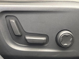 【パワーシート】スイッチ一つで簡単にシート位置の微調整が可能!電動だから力もいりません!自分に最適なシートポジションにセットして、快適なドライブをお楽しみください。