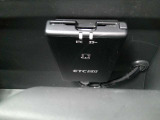 運転席から手の届く位置に ETC2.0付いております。高速道路の料金所もスムーズに通過できますよ♪