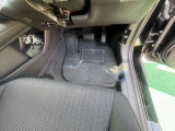 運転席足元