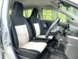 運転席シート廻りは使用感も少なく、良好な状態となっています。前オーナー様が丁寧に使っていたことがよくわかりますね。