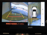 車両を上から見たような映像を映し出すパノラミックビューモニター付きです。