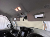 運転席・助手席にはバニティミラー付き♪身だしなみチェックできますよ(^^♪