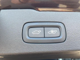【パワーバックドア】スマートキーや運転席のボタンを押すだけでリアゲートが自動で開閉します!荷物を持っている時や、高い位置にあるバックドアを閉める際に便利な機能です。