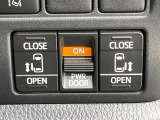 【両側パワースライドドア】スマートキーや運転席のスイッチで後席両側スライドドアの開閉が可能♪電動だから力を入れてドアを開ける必要が無く、小さなお子様でも簡単に開け閉めでき快適です♪