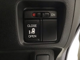 【パワースライドドア】助手席側がパワースライドドアになっており、運転席のスイッチやスマートキーでも開閉が可能です!開口部も広いので乗り降りも楽々♪