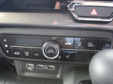 オートエアコンのお車ですので室内の温度をスムーズに調整してくれます♪