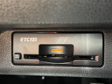 ◆【ETC2.0(DSRC)】ETCカードを挿入すれば料金所はノンストップで通過できます。ETC限定の割引や、高速道路の情報提供サービスを利用できます。