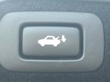 【パワーバックドア】スマートキーや運転席のボタンを押すだけでリアゲートが自動で開閉します!荷物を持っている時や、高い位置にあるバックドアを閉める際に便利な機能です♪