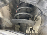 お車を安心してお乗りいただく為には、足回りの定期点検が欠かせません。サービスサポート(有償保証)では無料点検もご提供しており、安心のカーライフをお過ごしいただけるサポート体制が整っています。