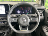 インテリアに合わせたデザインのステアリングは、運転される方のことも考え、運転しやすい形状、大きさです。是非一度、実際に触ってお確かめください。