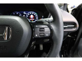 Hondaセンシングの機能のひとつ、アダプティブクルーズコントロール付!アクセルから足を離しても設定したスピードと前車との車間を保ち走行してくれます!車線維持もアシスト☆高速道路で疲労軽減ですね☆