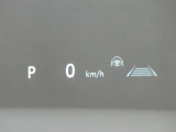カラーヘッドアップディスプレイ付き。少ない視線移動で情報を確認できるので、運転の疲労軽減に繋がりますよ♪