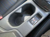 運転席助手席で使用できるドリンクホルダーです。