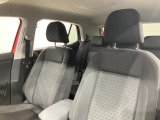 シートは適度な硬さによって長時間の運転でも疲れにくいと定評があります。国産車とは全く違った座り心地ですが、長年培われた欧州の椅子文化をご体感ください。