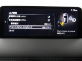 リアバンパーの内側に設置したセンサーで側方・後方からの車両接近を感知し、ドアミラーの鏡面に備えたインジケーターの点滅でドライバーに通知♪ドライバーの安全確認をサポート致します。
