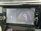 空から車を見たような「アラウンドビューモニター」!車の周りが一目で確認できるので、小さなお子様や障害物があっても安心して乗ることができます。